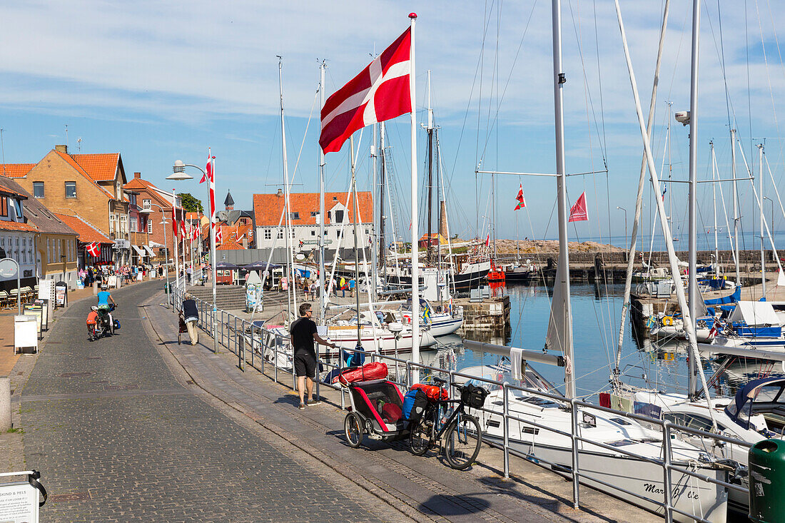 Harbour of Allinge, Danish flag along the main road, fishing village, Baltic sea, Bornholm, Allinge, Denmark, Europe