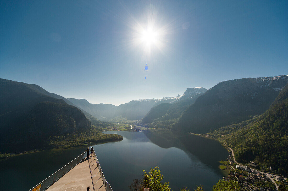 Blick von der Aussichtsplattform Welterbeblick auf Hallstätter See, UNESCO Welterbestätte Die Kulturlandschaft Hallstatt-Dachstein / Salzkammergut, Oberösterreich, Österreich