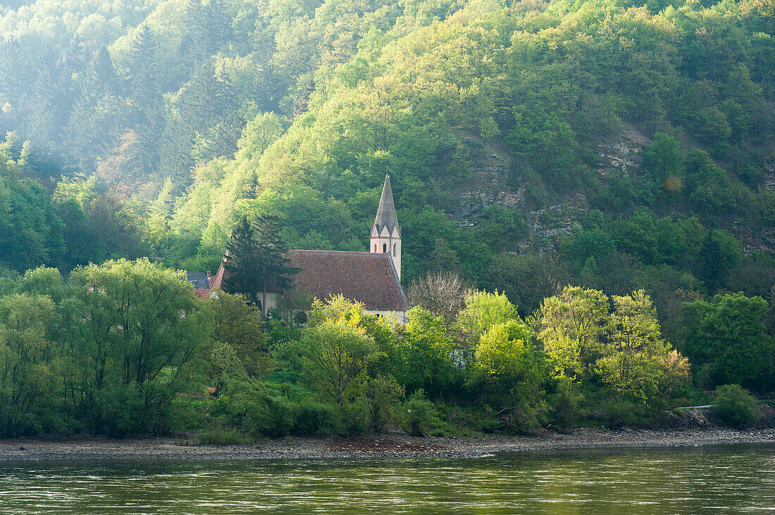 Kirche, Donau, St. Johann im Mauerthale, UNESCO Welterbestätte Die Kulturlandschaft Wachau, Niederösterreich, Österreich