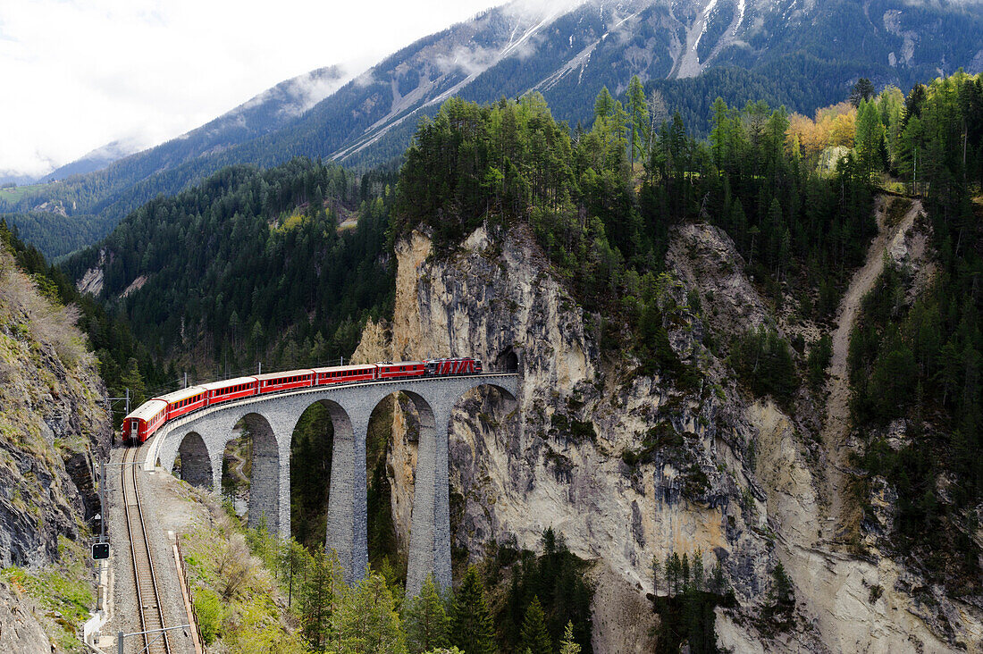 Landwasserviadukt, Albula, UNESCO Welterbestätte Rhätische Bahn in der Landschaft Albula, Kanton Graubünden, Schweiz