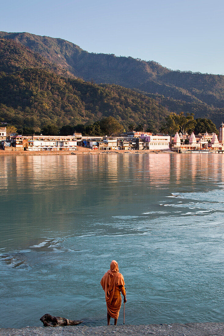 Sadhu am Ganges, Rishikesh, Uttarakhand, Indien