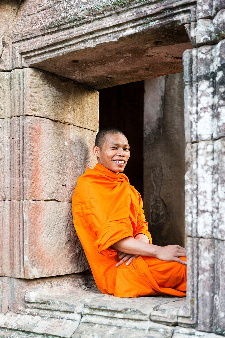 Monk at the Bayon temple, Angkor, UNESCO World Heritage Site, Siem Reap, Cambodia, Indochina, Southeast Asia, Asia