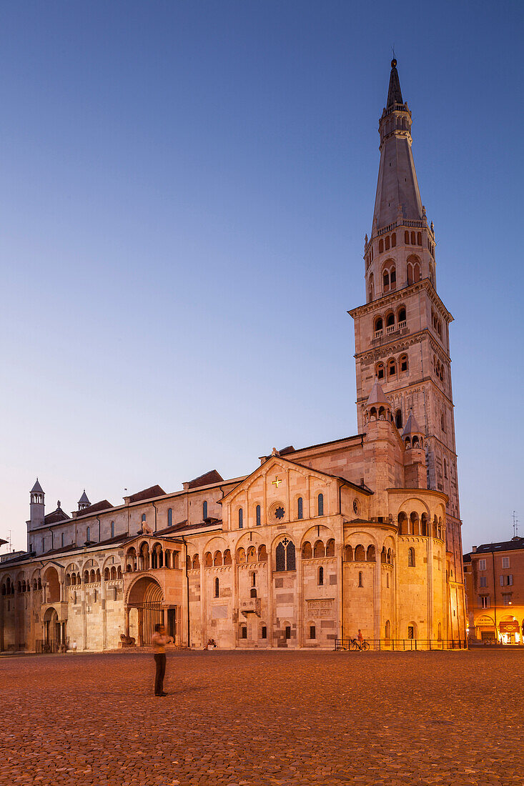 Modena Cathedral and Piazza Grande, UNESCO World Heritage Site, Modena, Emilia-Romagna, Italy, Europe