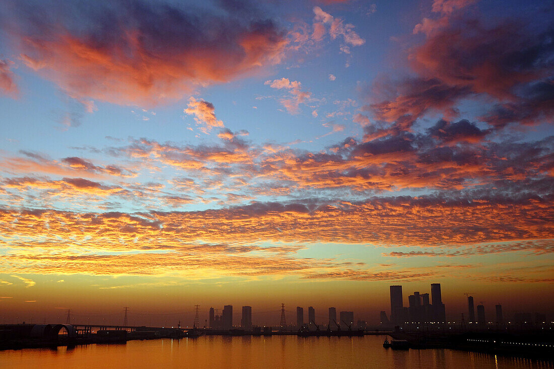 Morgendämmerung, Wolken, Hafen, Port Zayed, Abu Dhabi, Vereinigte Arabische Emirate, VAE