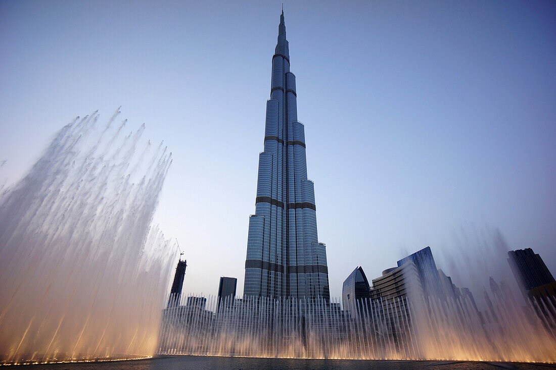 Dubai Fountain, Wasserfontäne, Burj Khalifa, Downtown, Dubai, Vereinigte Arabische Emirate, VAE