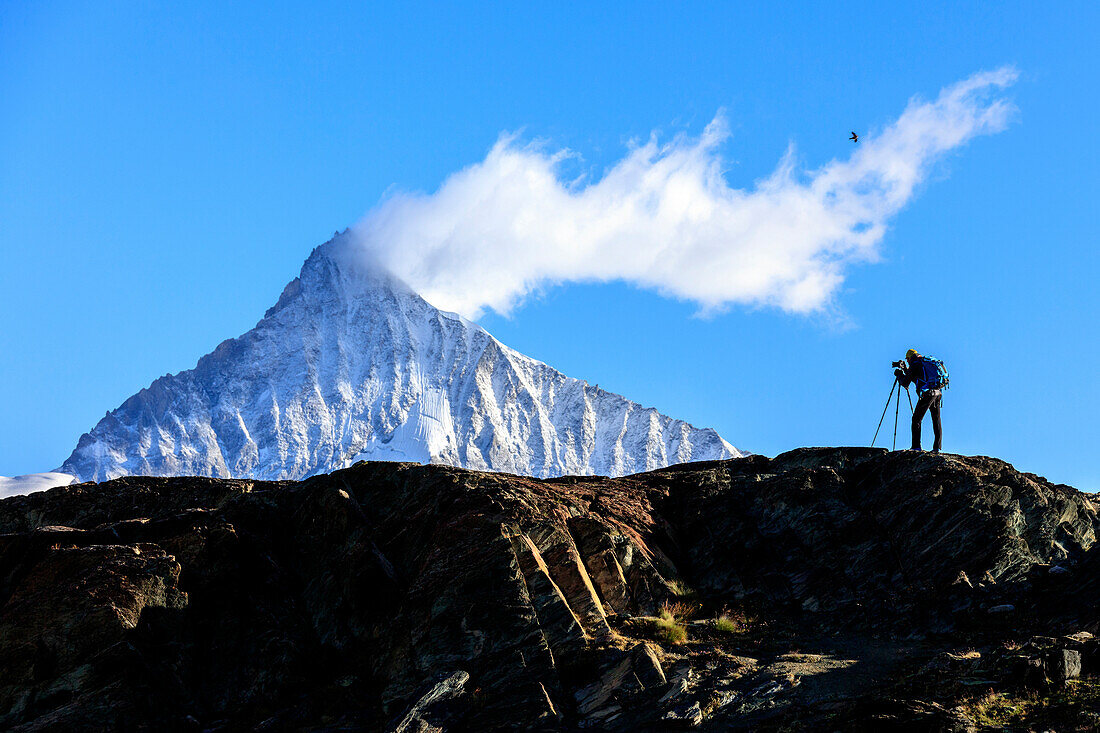Photographer in action in front of the snowy Weisshorn, Zermatt, Valais, Pennine Alps, Swiss Alps, Switzerland, Europe