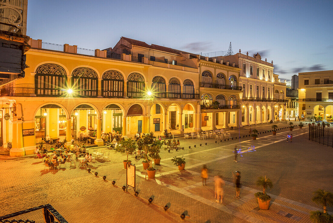 Plaza Vieja, UNESCO World Heritage Site, Havana, Cuba, West Indies, Caribbean, Central America