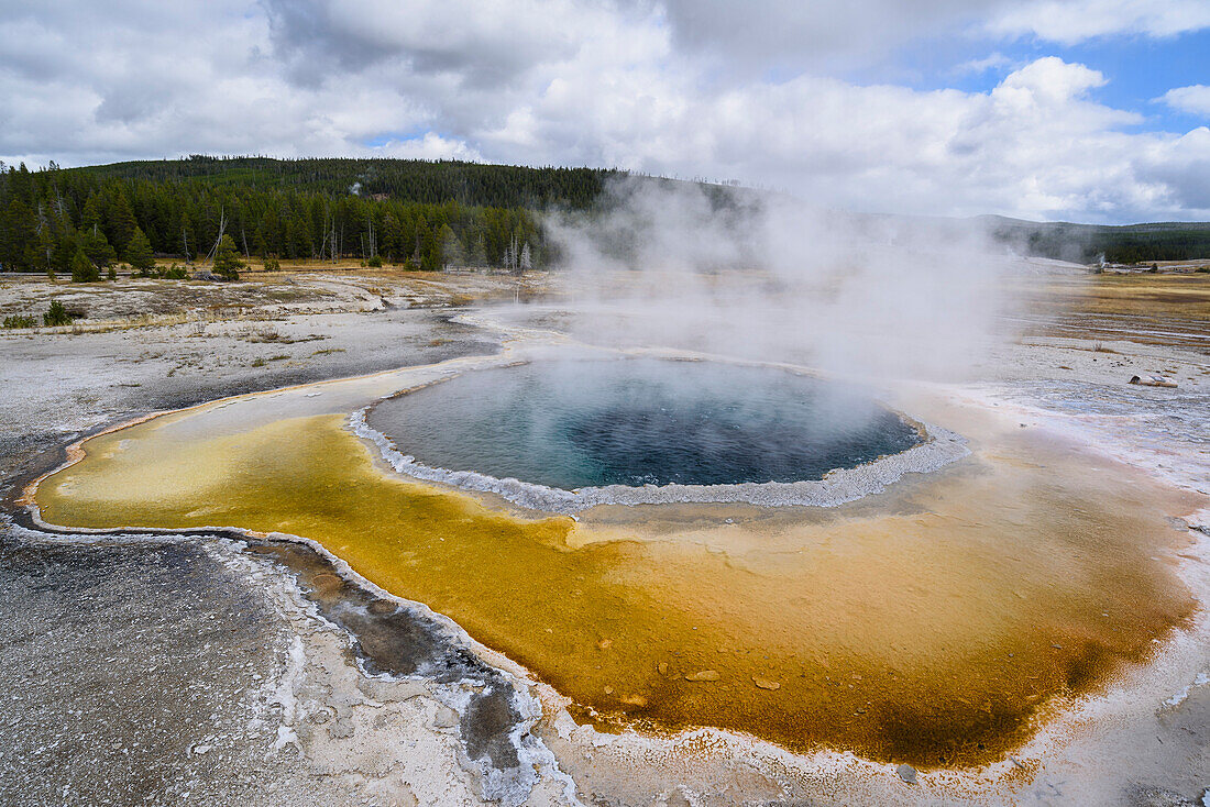 Crested Pool, Upper Geyser Basin, Yellowstone National Park, UNESCO World Heritage Site, Wyoming, United States of America, North America