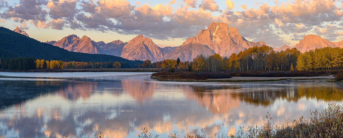 Mount Moran and Teton Range from Oxbow Bend, Snake River at dawn, Grand Tetons National Park, Wyoming, United States of America, North America