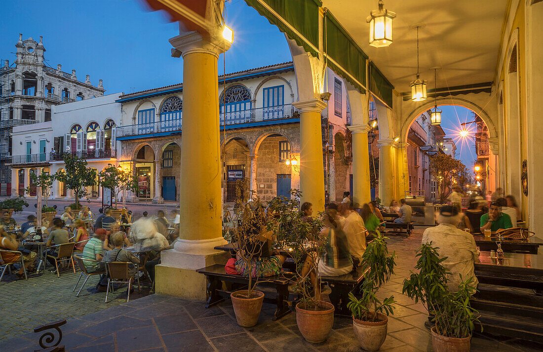 Plaza Vieja, Havana, Cuba, West Indies, Caribbean, Central America