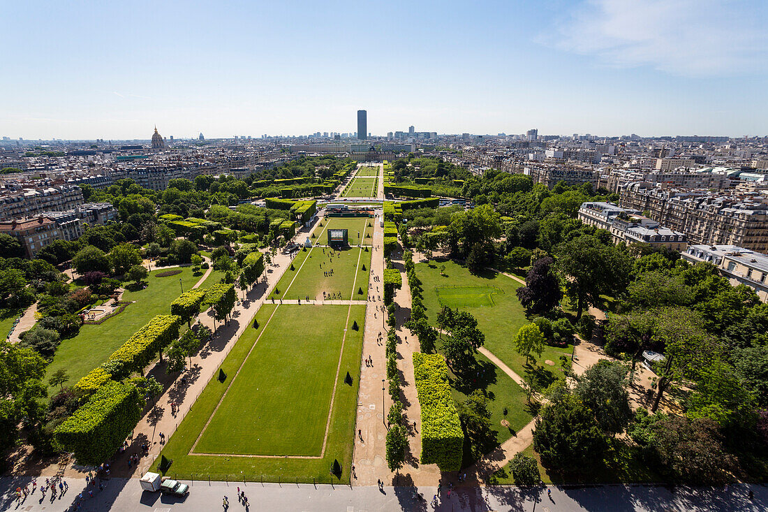 Blick vom Eiffelturm auf das Marsfeld, Champ de Mars, Paris, Frankreich