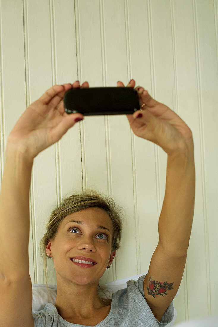 Frau macht Selfie