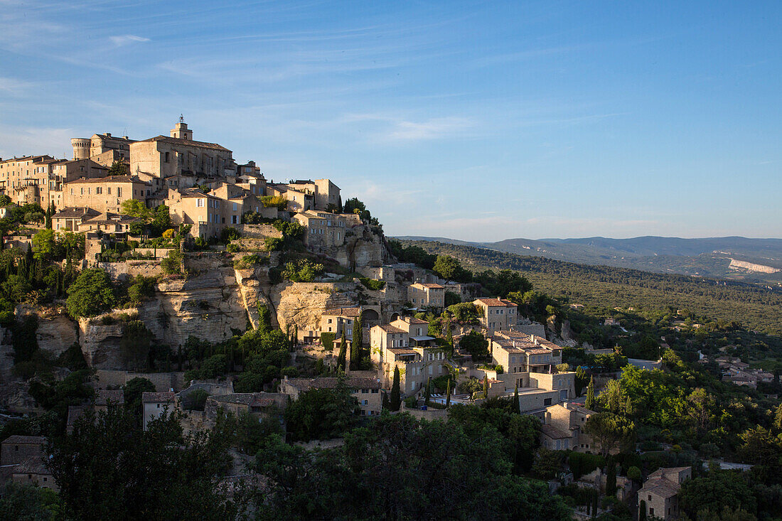 the hilltop village of gordes, listed as one of the most beautiful villages in france, regional nature park of the luberon, vaucluse (84), france