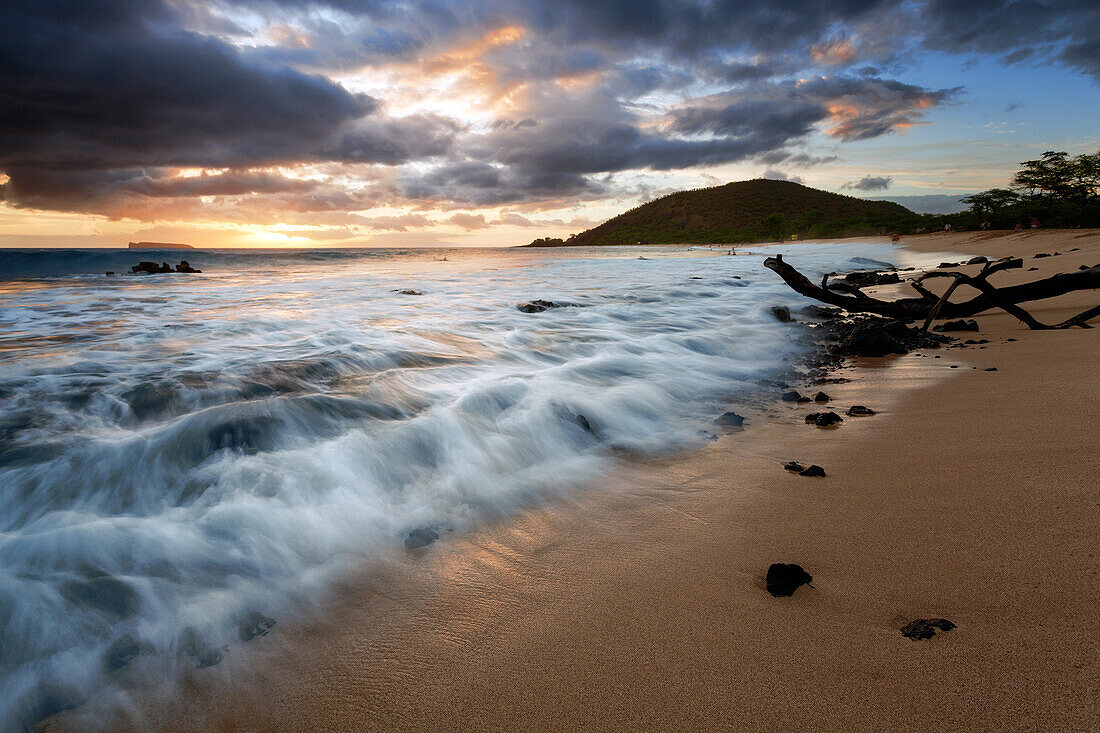 sunset over the sandy stretch of big beach, makena, kihei, maui, hawaii, united states, usa