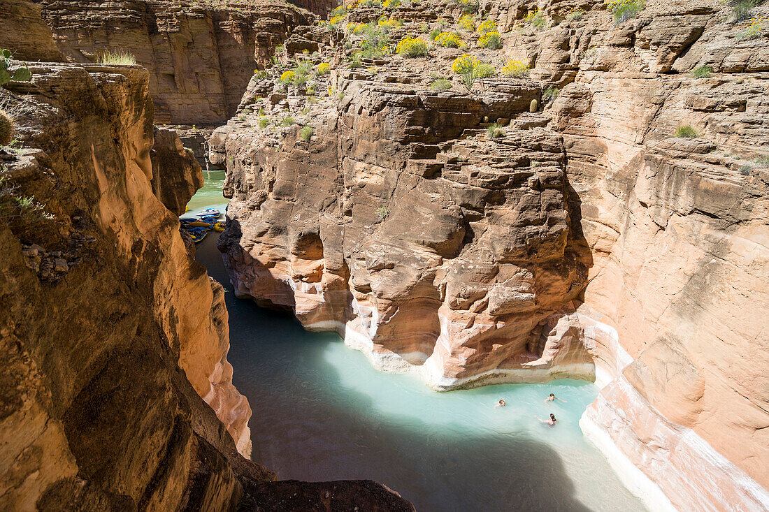 Kathleen, Meg and Nora Hanson, Havasu River, Grand Canyon, AZ