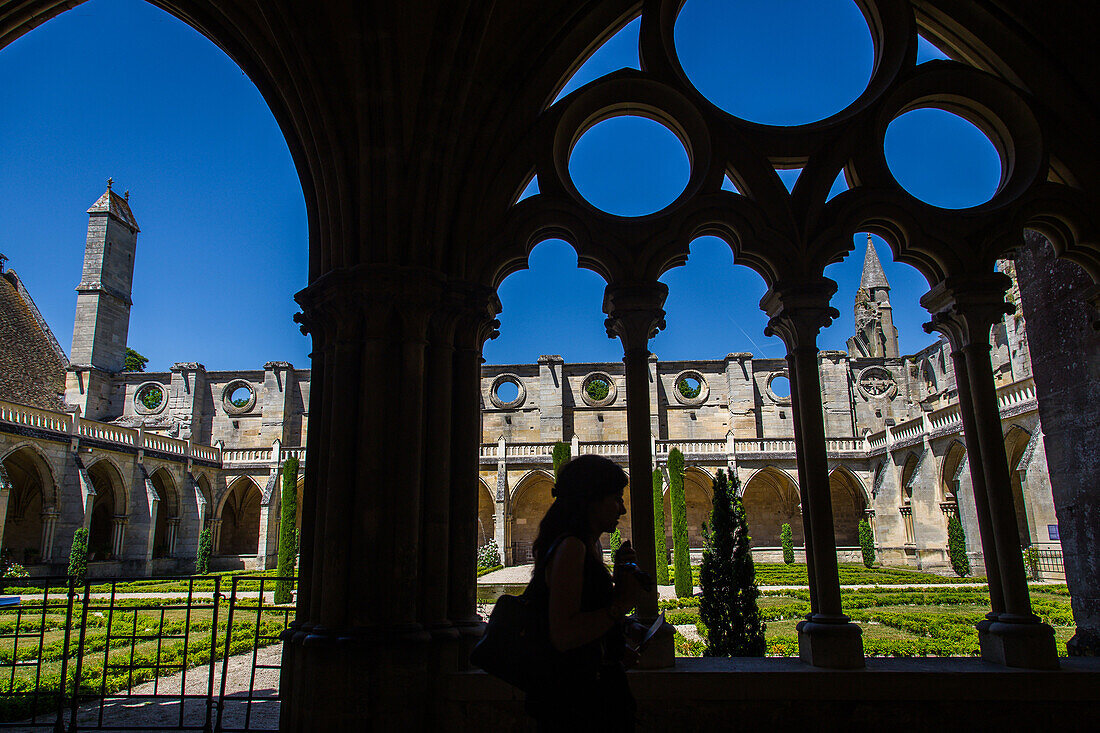 the cloister and its garden, royaumont abbey, asnieres sur oise, (95) val d'oise, ile de france