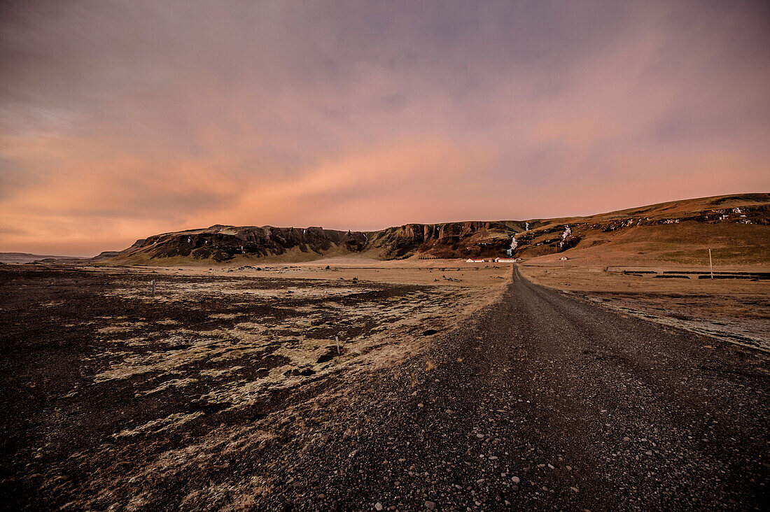 Ringstraße und Berge bei Sonnenuntergang, Winter, Kalt, Südisland, Island