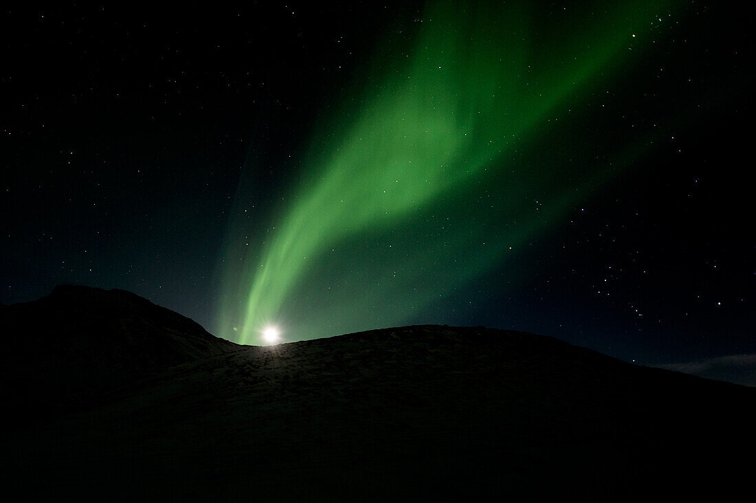 Polarlichter in der Nähe von Keflavik, Ringstraße, Berge, Island