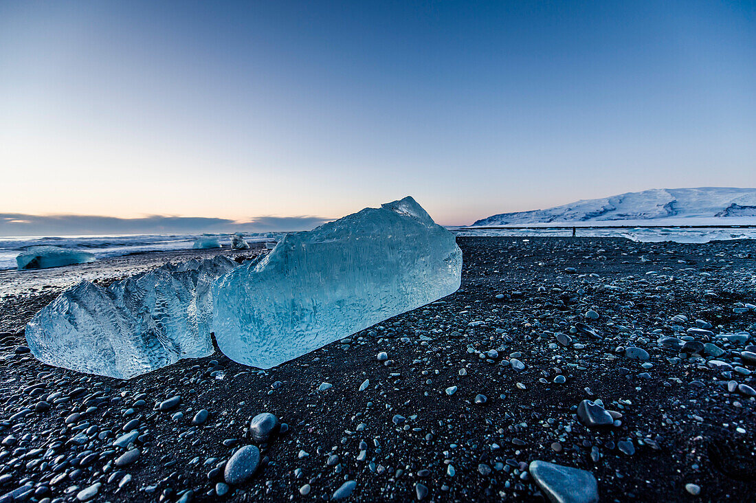 Jökulsarlon, Eisberge am Strand bei Sonnenaufgang, Eis, Kalt, Gletschersee, Vatnajökull Gletscher, Winter, Island