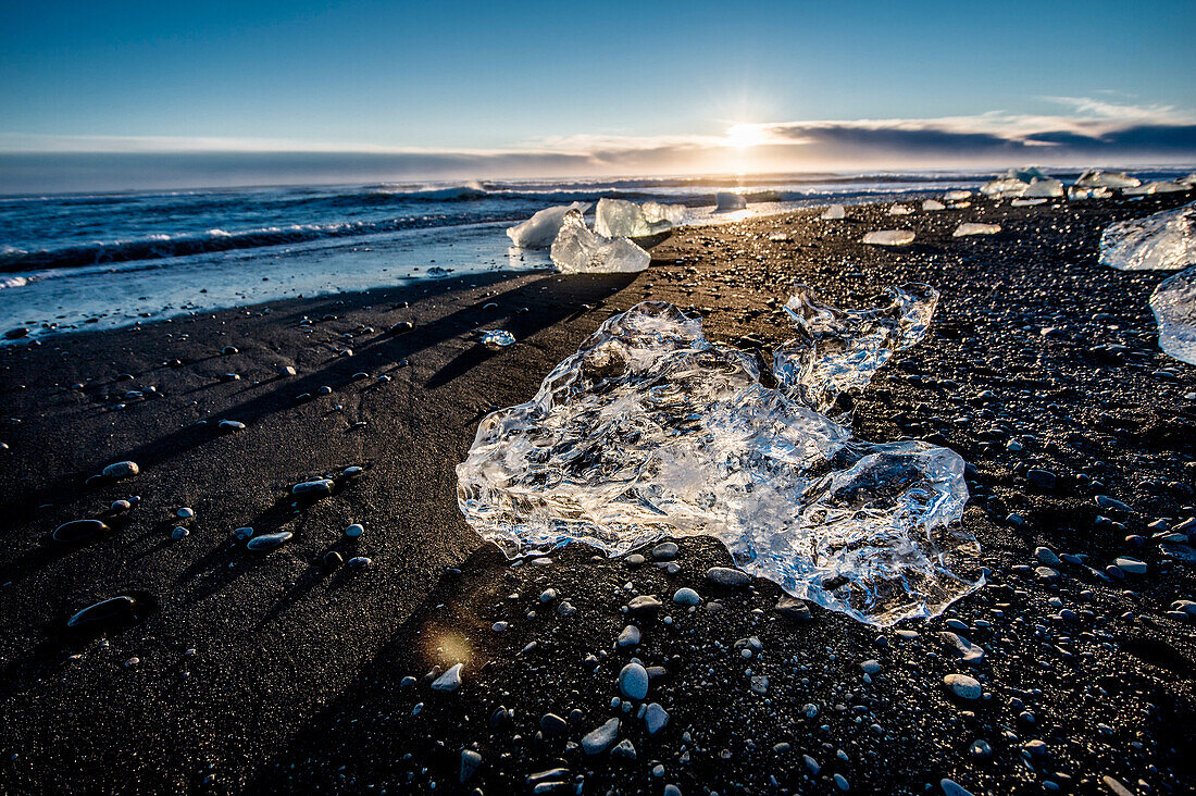 Jökulsarlon, Eisberge am Strand bei Sonnenaufgang, Eis, Kalt, Gletschersee, Vatnajökull Gletscher, Winter, Island