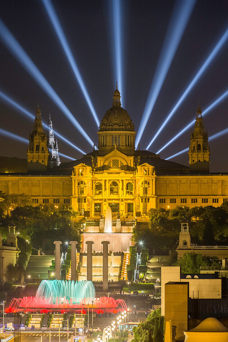 Fountains in front of the National Museum of Art, Plaza d'Espanya, Barcelona, Catalunya Catalonia Cataluna, Spain, Europe