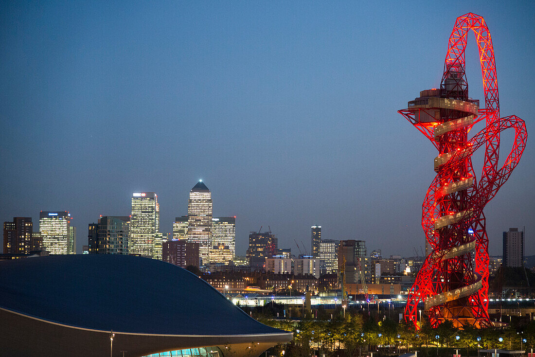 The Arcelormittal Orbit Tower in Queen Elizabeth Olympic Park at dusk, Stratford city, London, United Kingdom, Europe