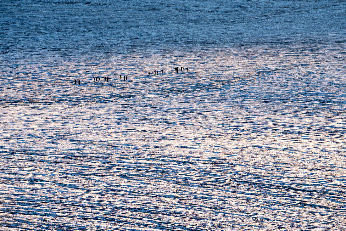 Glacier hikers on the Plaine Morte Glacier, Bernese Alps, cantons of Bern and Valais, Switzerland