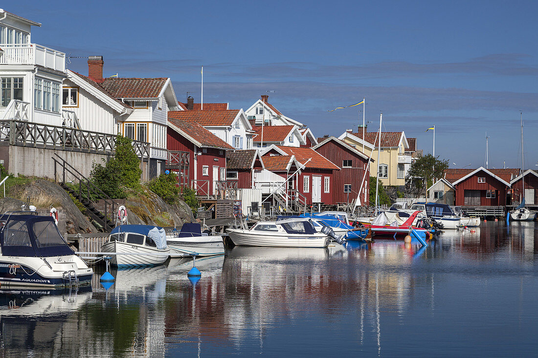 Swedish cottages in the harbour of Grundsund, Island Skaftö, Bohuslän, Västergötland, Götaland, South Sweden, Sweden, Scandinavia, Northern Europe, Europe