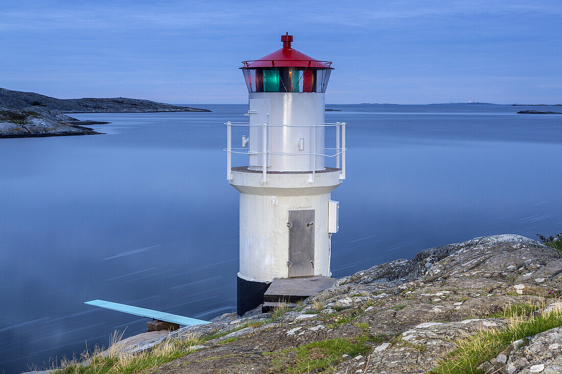 Leuchtturm an der Küste in Mollösund auf Insel Orust, Bohuslän, Västra Götalands Län, Südschweden, Schweden, Nordeuropa, Europa