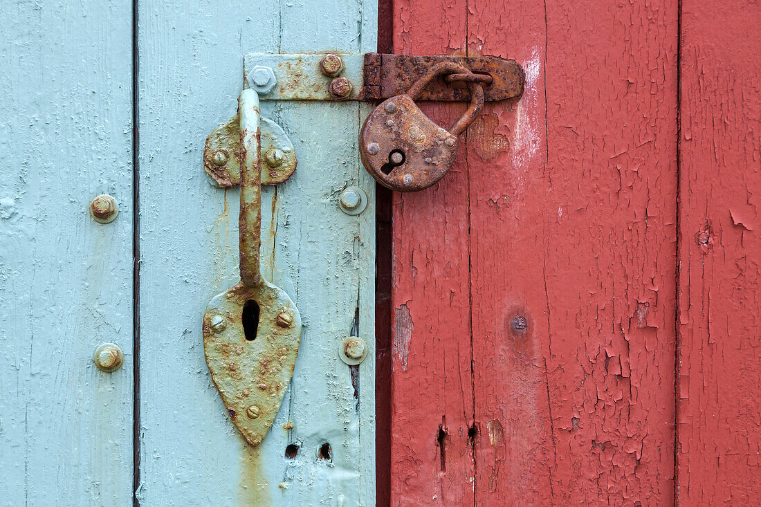 Rusty old door lock in a wodden gate, Bohuslän, Västergötland, Götaland, South Sweden, Sweden, Scandinavia, Northern Europe, Europe