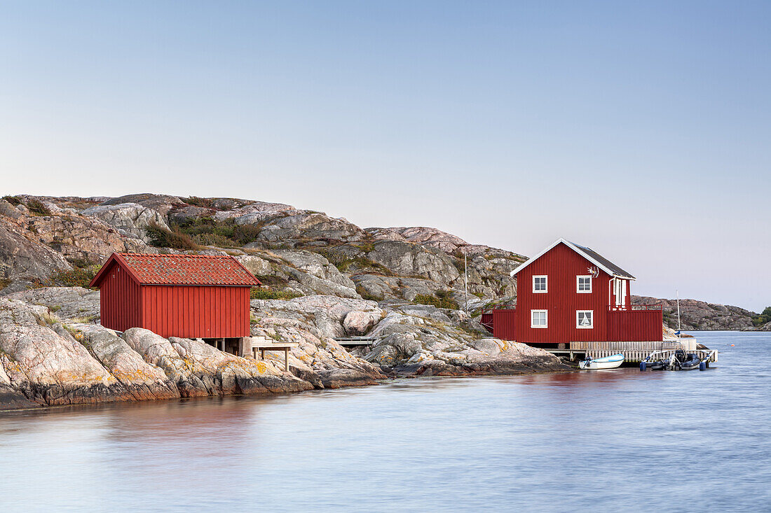 Red swedish cottage by the sea, Skärhamn, Island Tjörn, Bohuslän, Västergötland, Götaland, South Sweden, Sweden, Scandinavia, Northern Europe, Europe