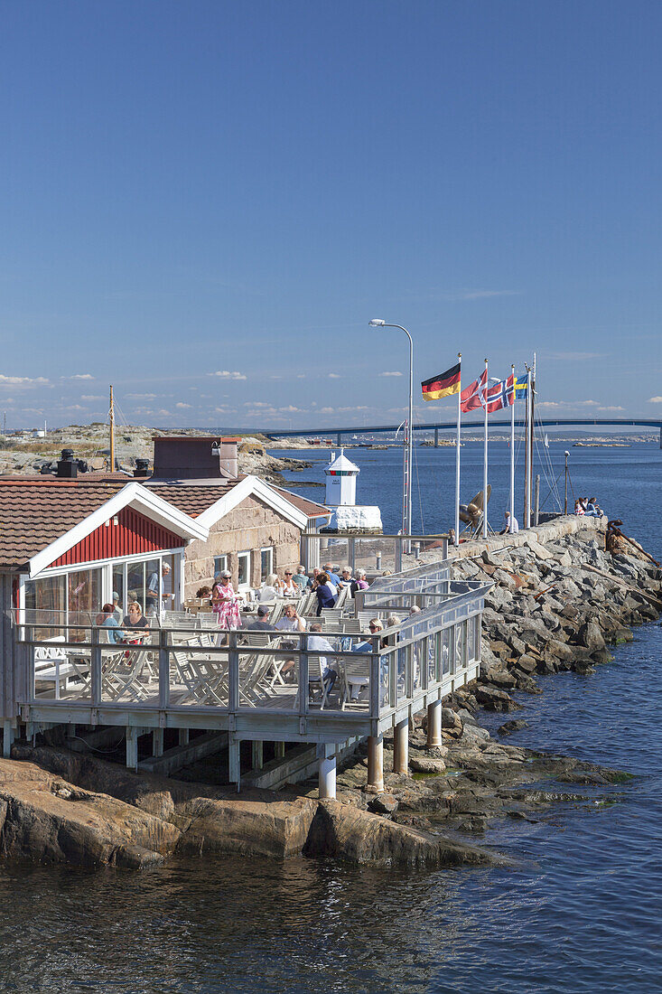 Café am Wasser in Hönö Klåva auf Insel Hönö, Bohuslän, Västergötland, Götaland, Västra Götalands län, Göteborg Skärgården, Südschweden, Schweden, Nordeuropa, Europa