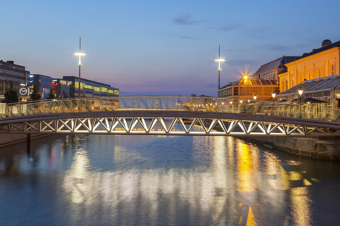 Pedestrian bridge in the inner harbour, Malmö, Skane, South Sweden, Sweden, Scandinavia, Northern Europe
