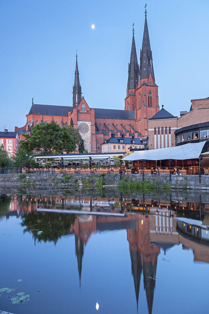 Der gotische Dom St. Erik in Uppsala am Fyrisån, Uppland, Uppsala län, Südschweden, Schweden, Skandinavien, Nordeuropa, Europa