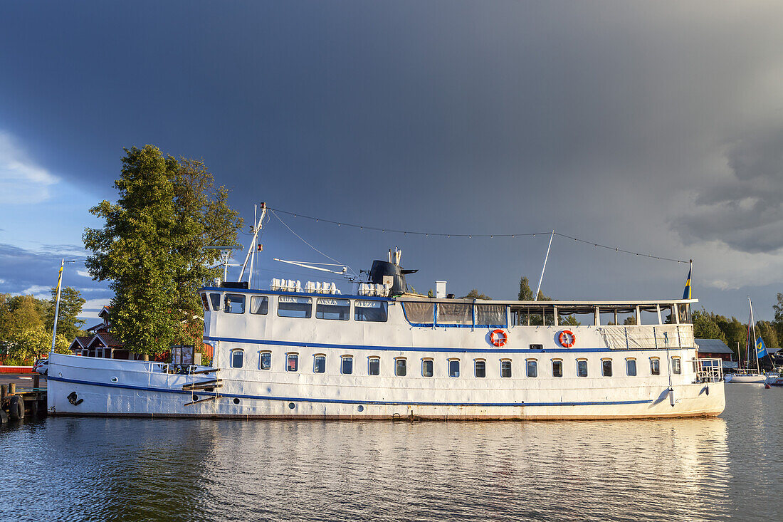 Old riverboat on the river mouth of the Göta-kanal into Lake Vättern near Karlsborg, Västergötland, Götaland, South Sweden, Sweden, Scandinavia, Northern Europe, Europe