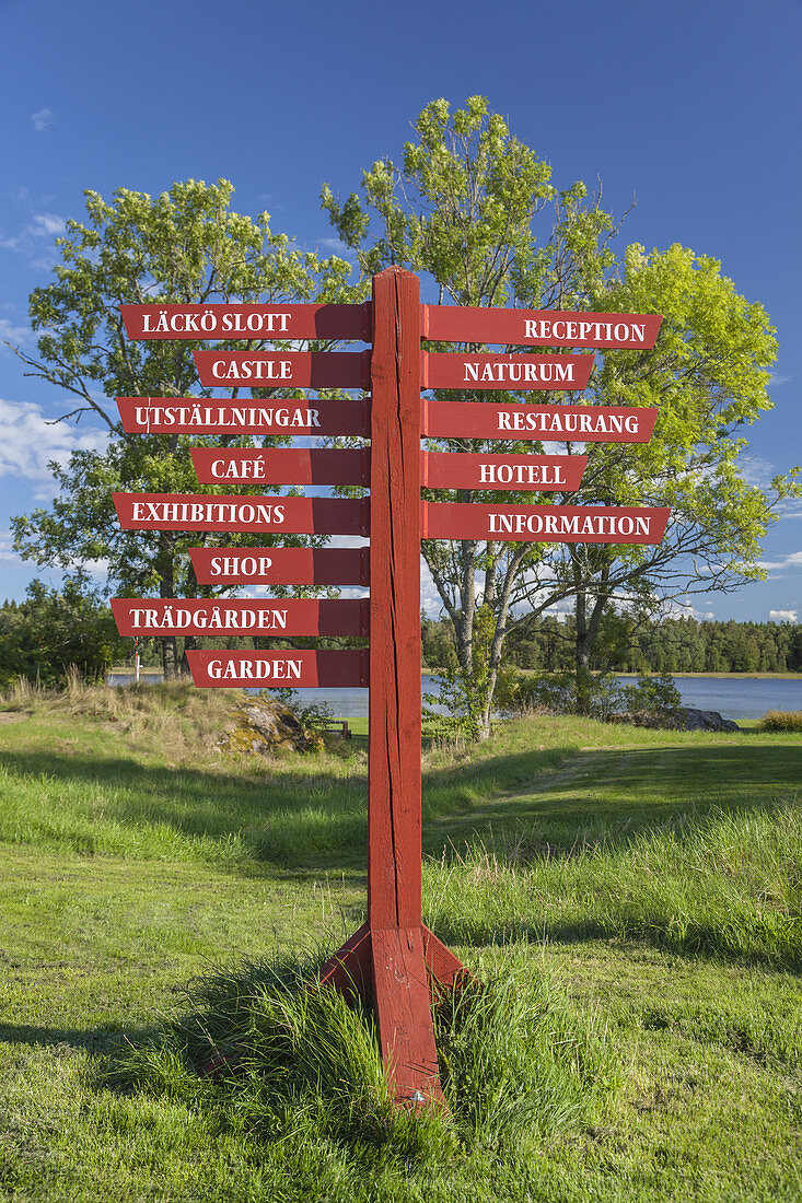 Signpost to Castle Läckö near the Lake Vänern, Västergötland, Götaland, South Sweden, Sweden, Scandinavia, Northern Europe, Europe