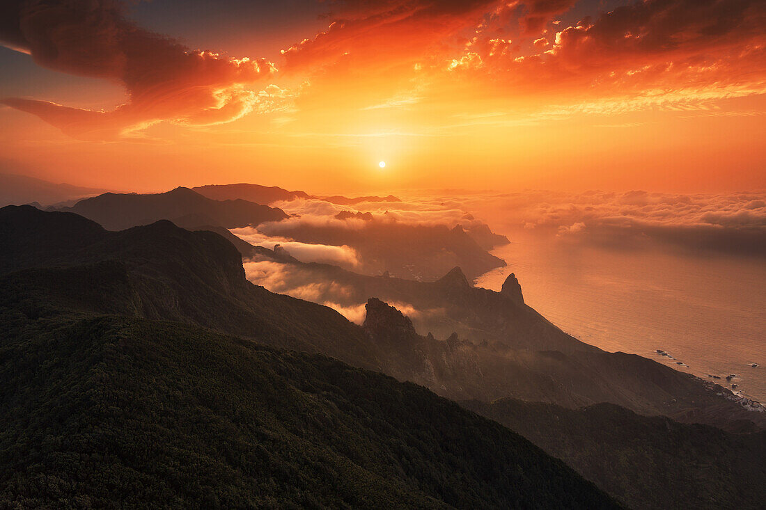 Blick vom Anaga Gebirge nach Süd-Westen zu Sonnenuntergang, Teneriffa, Kanarische Inseln, Spanien