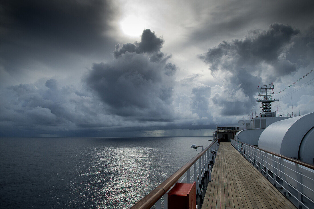 Gewitter zwischen Fidschi und Vanuatu, gesehen von der MS Oosterdam