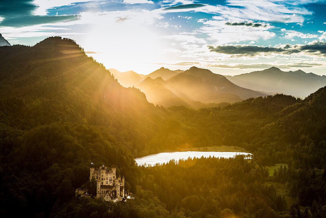 Schloss Hohenschwangau, Hohenschwangau, bei Füssen, Allgäu, Bayern, Deutschland