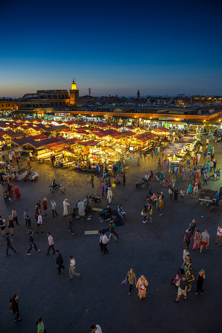 Gauklerplatz am Abend, Djemaa el Fna, UNESCO Weltkulturerbe, Marrakesch, Marokko