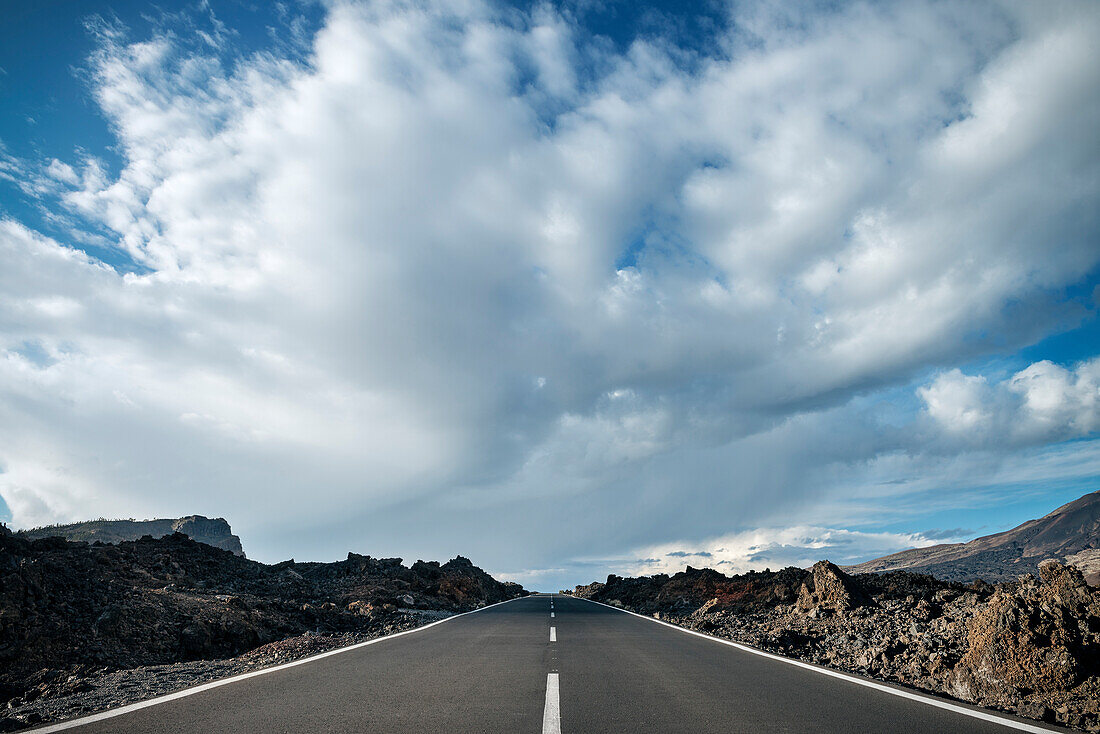 Panorama Straße führt in den Teide, Vulkan, Nationalpark, Teneriffa, Kanarische Inseln, Kanaren, Spanien