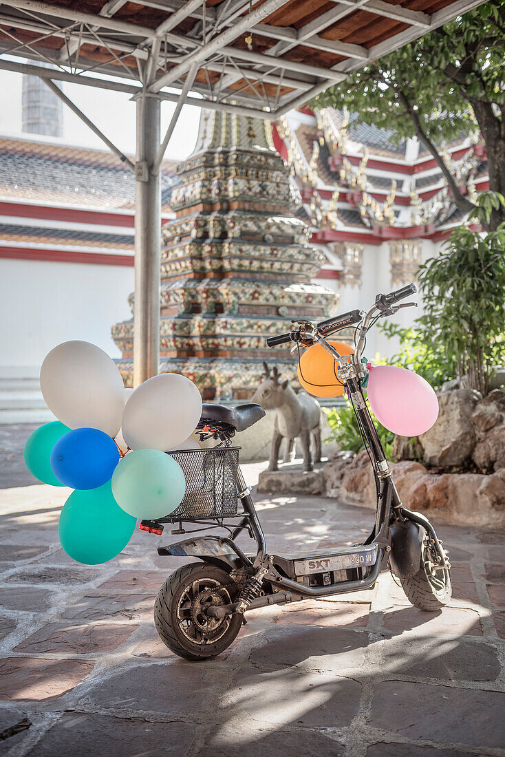 electric scooter with colourful balloons attached, temple Wat Pho, Bangkok, Thailand, Southeast Asia