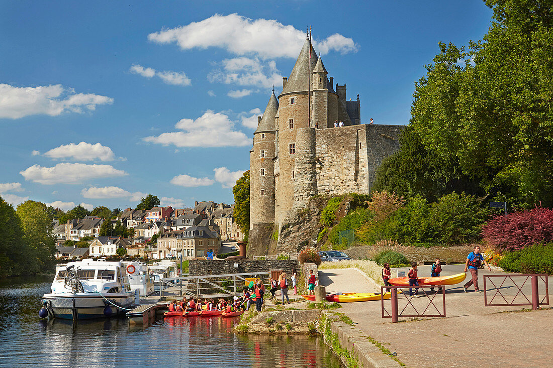 View at Josselin castle and port from lock 35, Josselin, River Oust and, Canal de Nantes à Brest, Departement Morbihan, Brittany, France, Europe