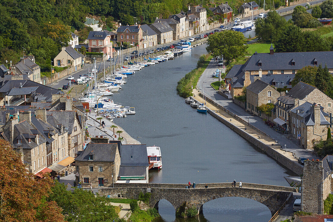 Old stone bridge across the river Rance at Dinan, Dept. Côtes-d'Armor, Brittany, France, Europe