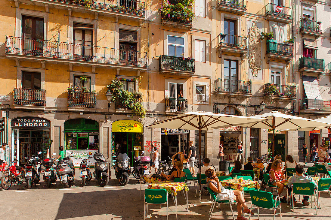 Placa George Orwell with restaurant Vegetalia, Carrer del Escudellers, Barri Gotic, gothic quarter, Ciutat Vella, old town, Barcelona, Catalunya, Catalonia, Spain, Europe