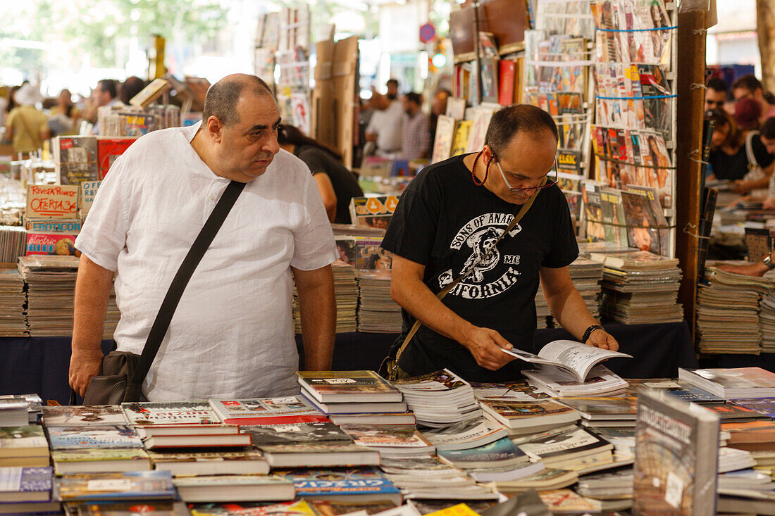 Flohmarkt für Bücher, Merkat de St. Antoni, Eixample, Barcelona, Katalonien, Spanien, Europa