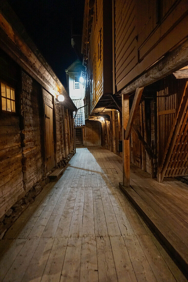 Small alleyways in the Hanseatic quarter, Bryggen, Bergen, Hordaland, Norway, Scandinavia, Europe