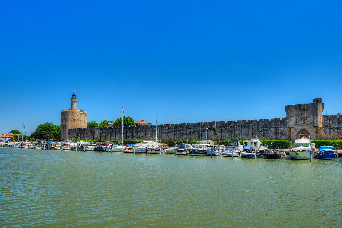 Harbour, city wall, Tour de Constance, Aigues-Mortes, Gard, Languedoc-Roussillon, France