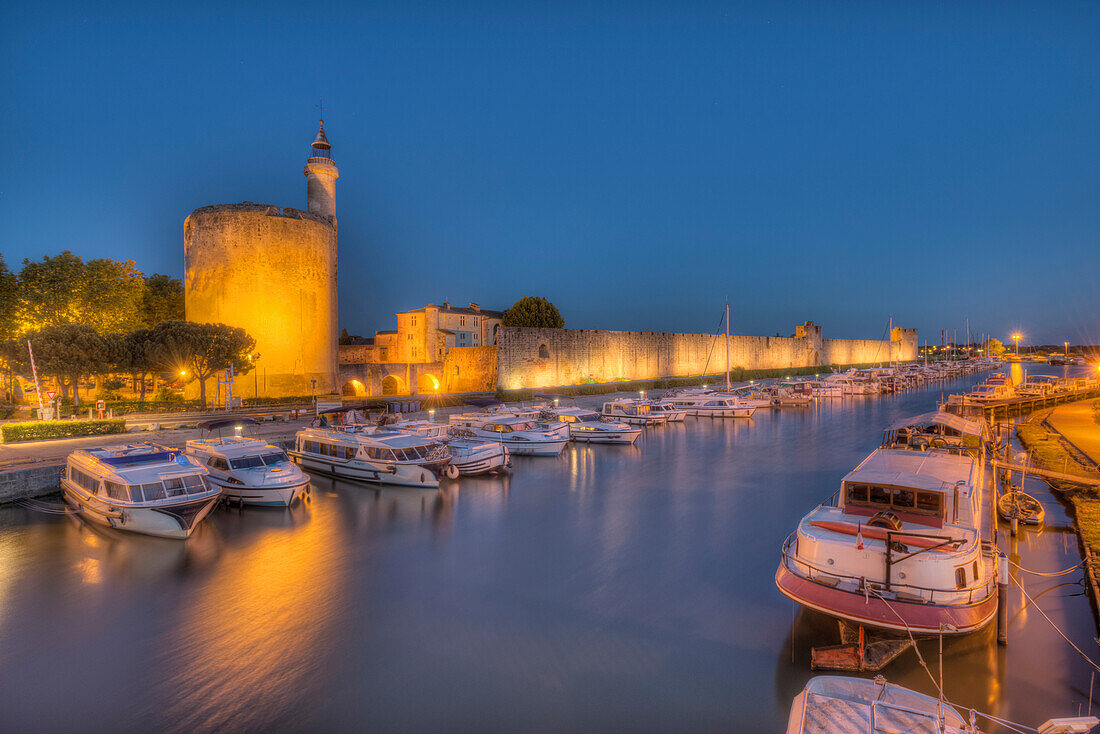 Harbour, city wall, Tour de Constance, Aigues-Mortes, Gard, Languedoc-Roussillon, France