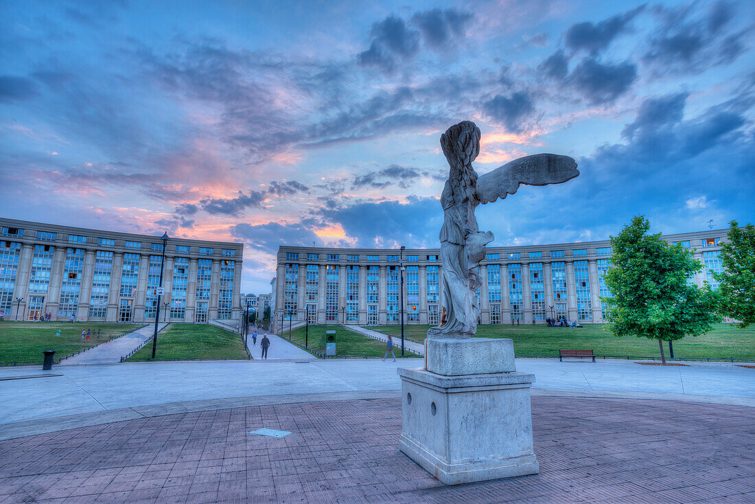 Statue von Victoire de Samothrace, Esplanade de l'Europe, Antigone, Montpellier, Herault, Languedoc-Roussillon, Frankreich
